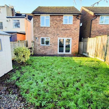 Cheerful 4-Bedroom House Cheltenham Exterior photo