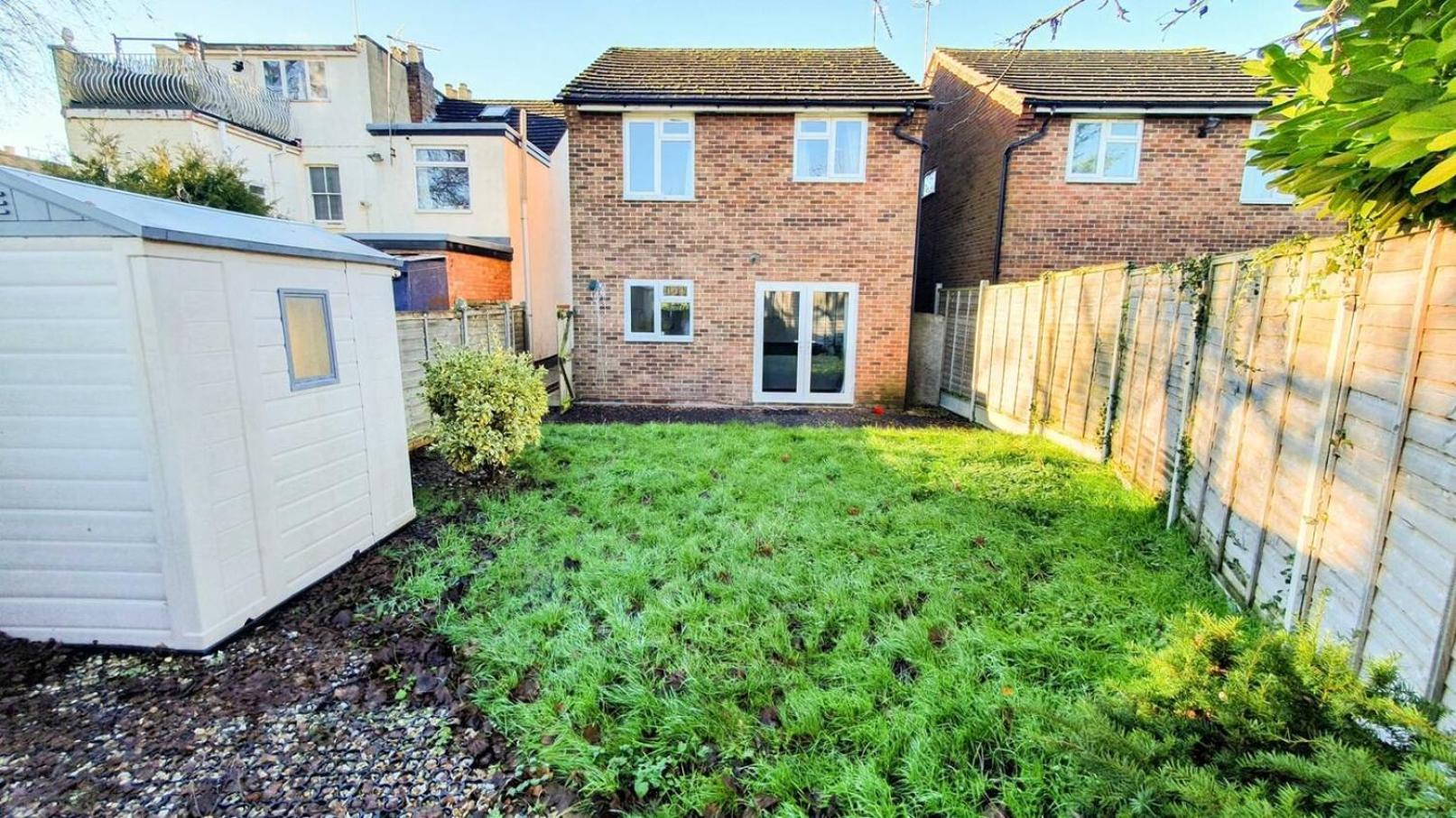 Cheerful 4-Bedroom House Cheltenham Exterior photo