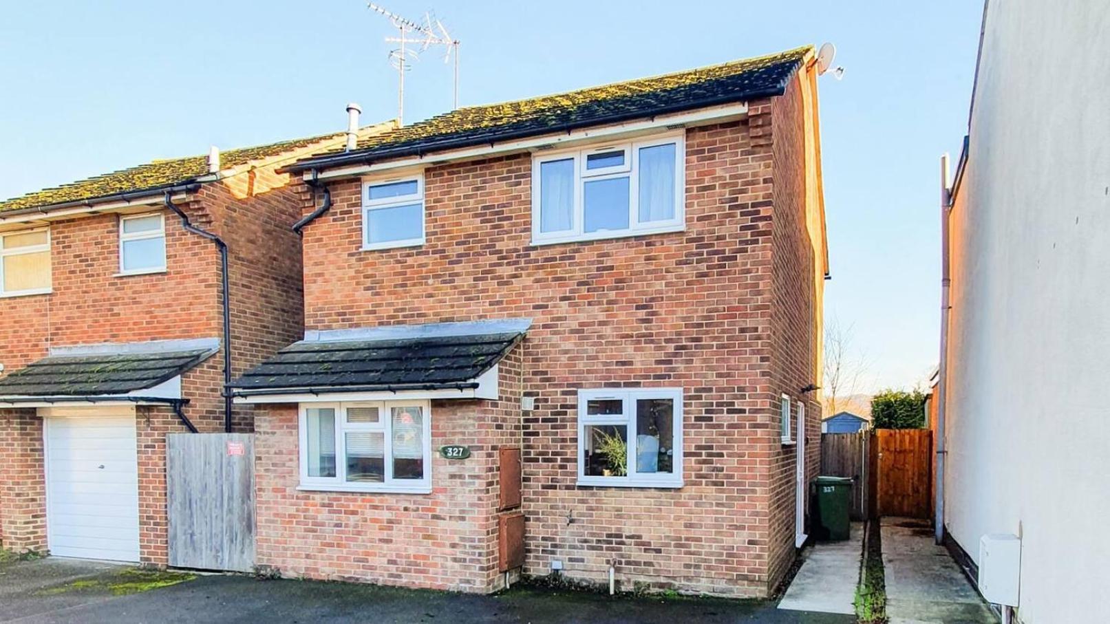 Cheerful 4-Bedroom House Cheltenham Exterior photo